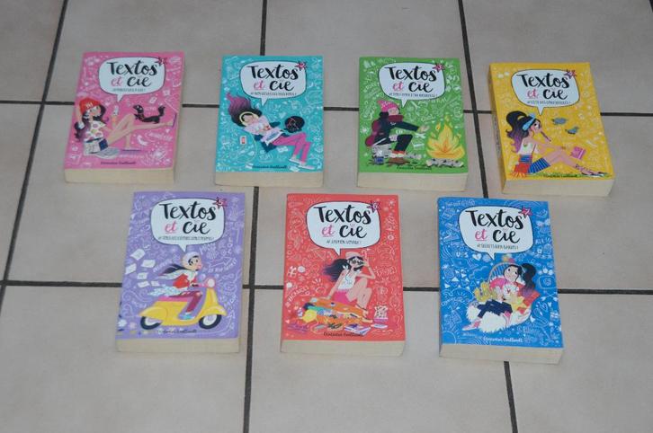 Boeken voor tieners „Textos et Cie” 7 delen Zeer goed!, Boeken, Kinderboeken | Jeugd | 13 jaar en ouder, Zo goed als nieuw, Fictie