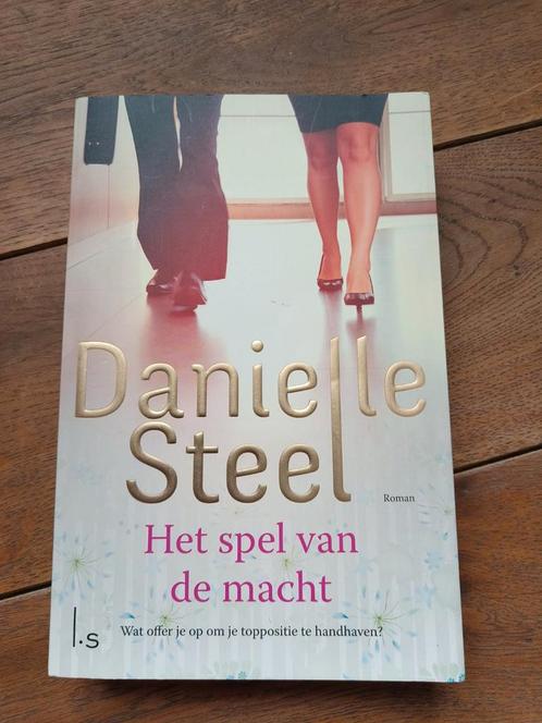 Danielle Steel - Het spel van de macht, Boeken, Romans, Zo goed als nieuw, Ophalen of Verzenden