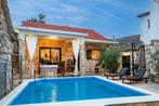 RUSTIG GELEGEN VAKANTIEHUIS IN KROATIË MET VERWARMD ZWEMBAD, Vakantie, Wasmachine, Landelijk, Aan zee, 1 slaapkamer