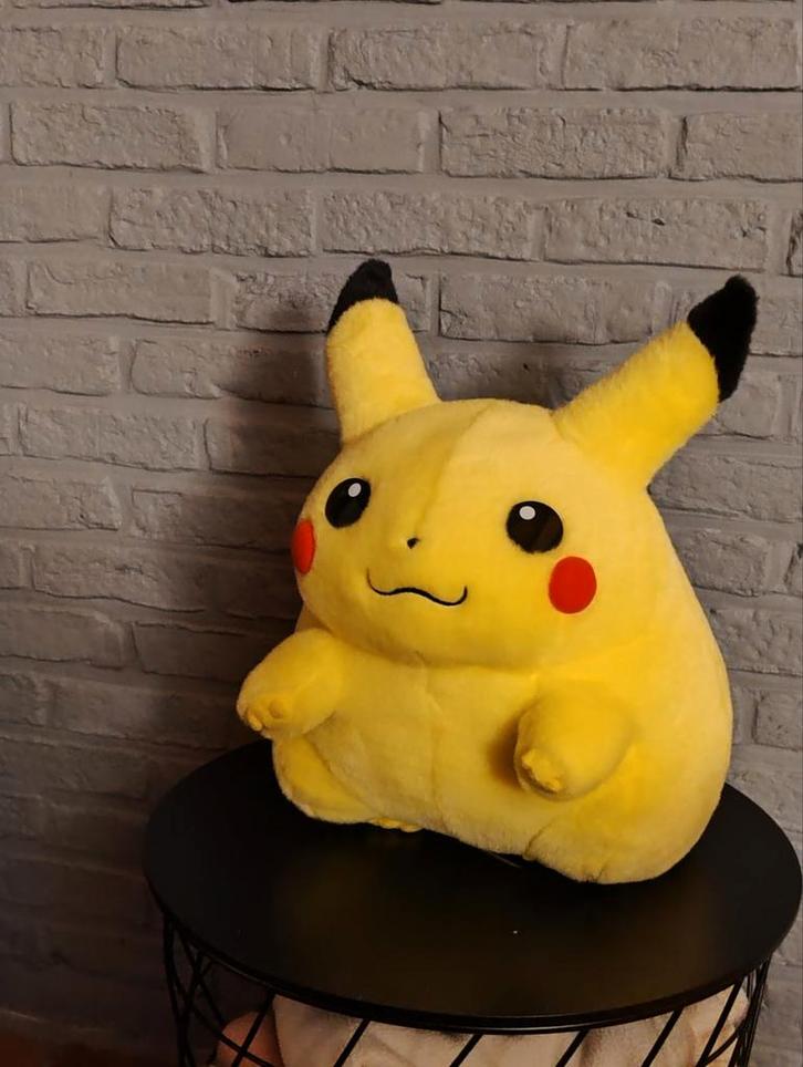 Pokemon Vintage 90's Tomy life size Pikachu plush 1997, Kinderen en Baby's, Speelgoed | Knuffels en Pluche, Zo goed als nieuw