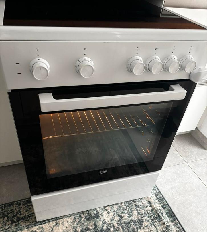 Beko Elektrische fornuis met oven, Elektronische apparatuur, Fornuizen, Zo goed als nieuw, Elektrisch, Ophalen