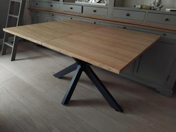 eetkamertafel met spinpoot 140x100 cm beschikbaar voor biedingen