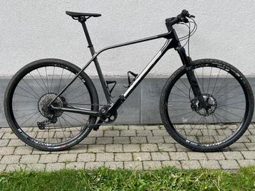 Vélo de montagne Orbea Alma M25 en carbone