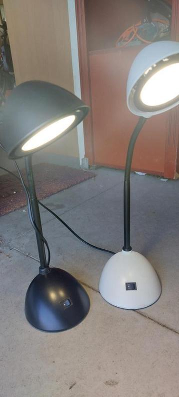 Bureaulamp - 2 stuks - zwart en wit beschikbaar voor biedingen