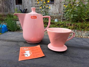 Vintage Melitta filter + koffiekan 102, steenwerk roos beschikbaar voor biedingen