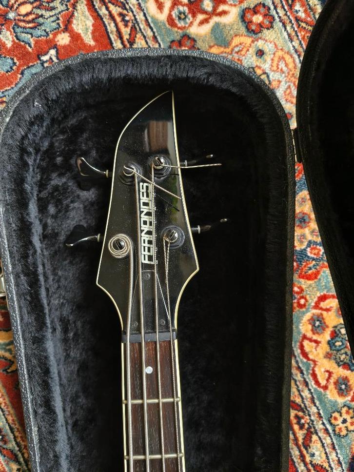 FLYING V basgitaar: Fernandes Vortex Deluxe, Muziek en Instrumenten, Snaarinstrumenten | Gitaren | Bas, Gebruikt, Elektrisch, Ophalen