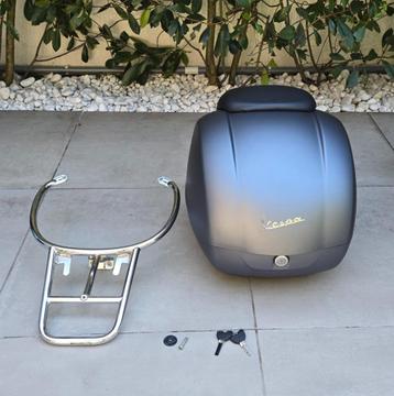 Topkoffer met achterdrager voor Vespa GTS, GT en GTV beschikbaar voor biedingen