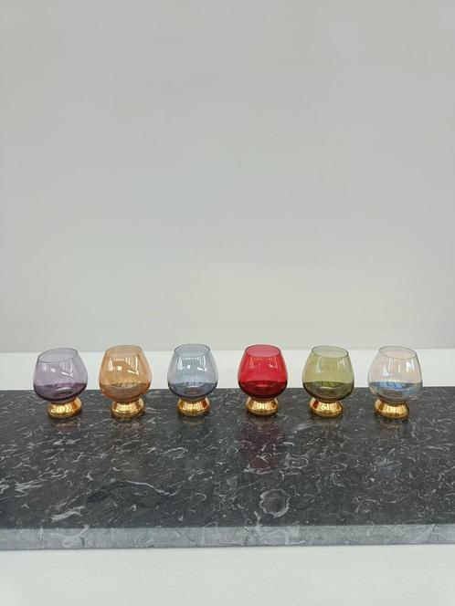 6 borrelglazen in verschillende kleuren. Hoogte: 8 cm., Verzamelen, Glas en Drinkglazen, Zo goed als nieuw, Borrel- of Shotglas