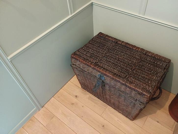 Panier/étui de rangement en osier, Maison & Meubles, Accessoires pour la Maison | Coffres, Enlèvement