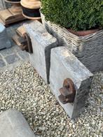 Oude arduinen voeten van een poort  hekken, Tuin en Terras, Ophalen of Verzenden