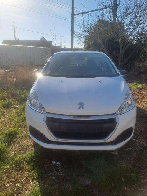 Peugeot 208 jaar 2018 120.000 km euro 6 klaar voor registrat, Auto's, Peugeot, Particulier, ABS, Airbags, Alarm, Bochtverlichting