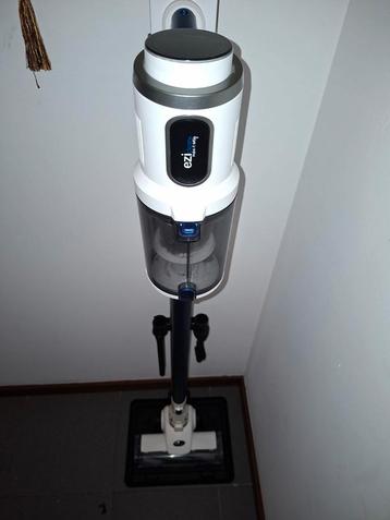 ASPIRATEUR BALAIS AVEC STATION DE CHARGE beschikbaar voor biedingen