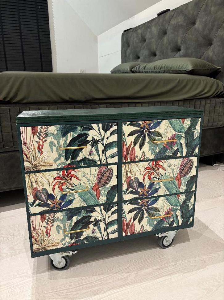 Kastje op wielen - nachtkastje, Huis en Inrichting, Slaapkamer | Nachtkastjes, Gebruikt, 55 tot 70 cm, 45 tot 65 cm, Hout, Ophalen