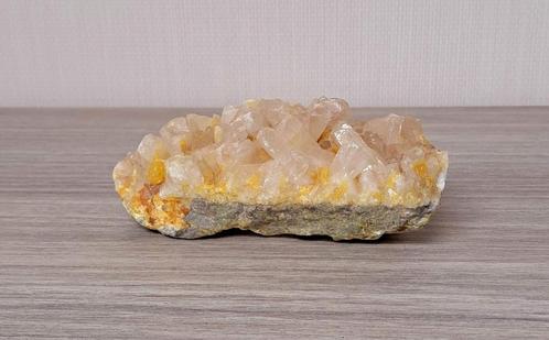 BERGKRISTAL - WIT - ENERGETISCHE EIGENSCHAP, Verzamelen, Mineralen en Fossielen, Overige typen, Ophalen of Verzenden