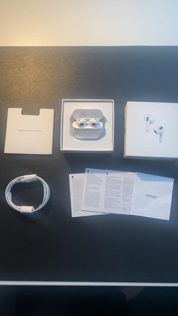 Airpods (ophalen of verzenden is mogelijk op vinted ), Telecommunicatie, Mobiele telefoons | Oordopjes, Zo goed als nieuw, In oorschelp (earbud)