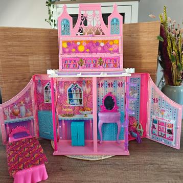 Barbie Mariposa en de  feeën Prinsessen speelhuis. beschikbaar voor biedingen