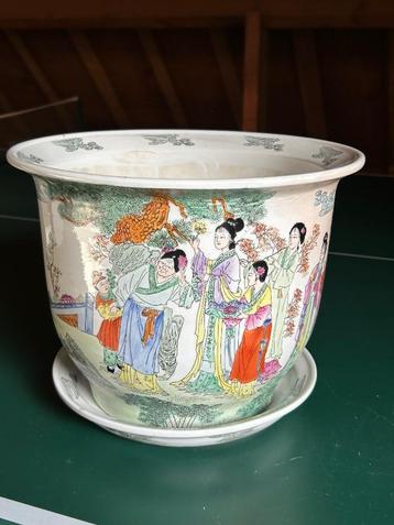 Chinese cache pot met onderschotel beschikbaar voor biedingen