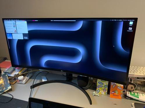 Moniteur incurvé UltraWide™ QHD HDR VA de 35 pouces