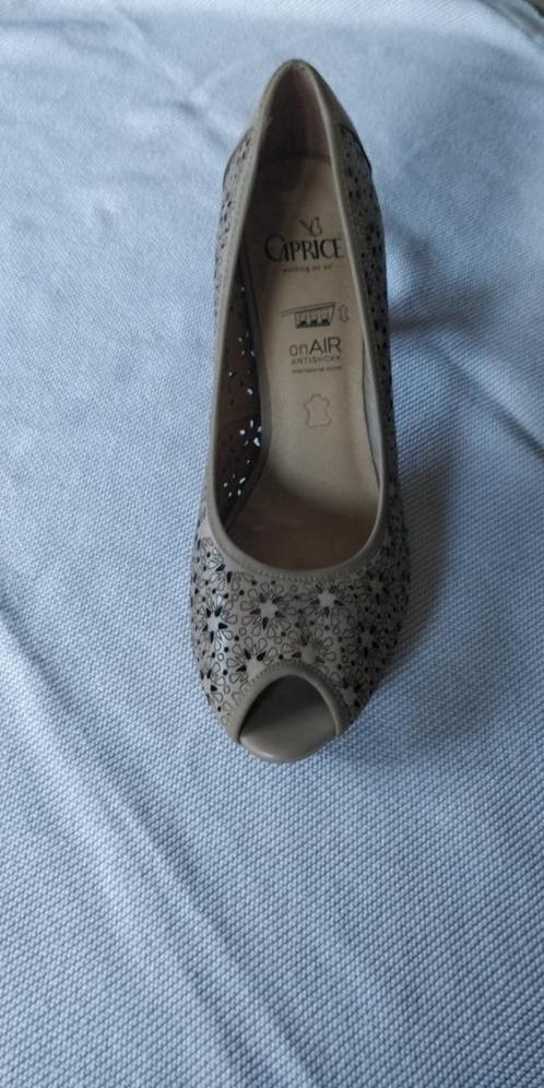 NIEUW Bruine lederen damesschoen met hak maat 40,5, Kleding | Dames, Schoenen, Nieuw, Bruin, Ophalen of Verzenden