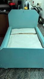 Lit de poupée fait main, Enlèvement, Utilisé