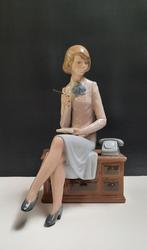 NAO  Lladro Spanje Secretaresse met telefoon 1984, Ophalen of Verzenden