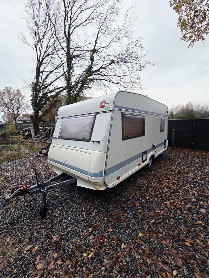 Burstner studio met movers,voortent,luifel,fietsrek.., Caravans en Kamperen, Caravans, Particulier, Treinzit, Fietsenrek, Hordeur