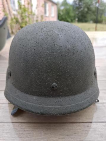 Helm kevlar Belgisch leger ABL (2) beschikbaar voor biedingen