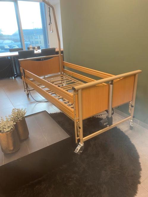 Elektrisch verstelbaar ziekenhuisbed Luna Basic 2, Divers, Matériel Infirmier, Utilisé, Enlèvement ou Envoi