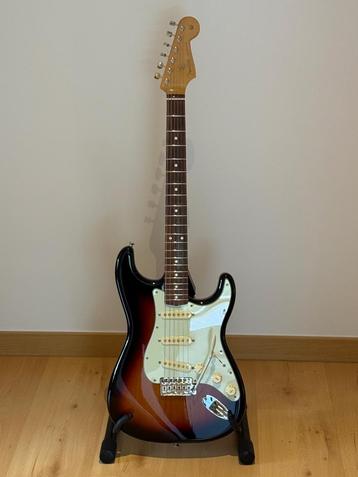 Fender Stratocaster Vintera, Enlèvement, Comme neuf, Solid body, Fender