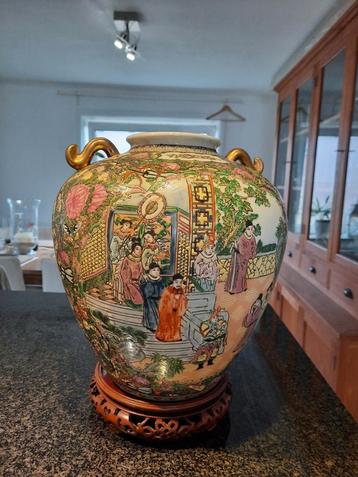 Prachtige Chinese vaas op voet met stempel, Ophalen of Verzenden