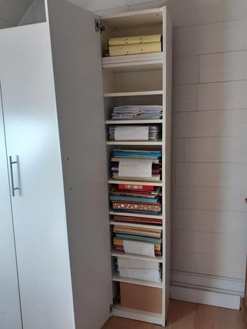 boekenkast wit met deur (ikea)