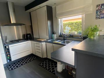 Cuisine vanille-anthracite. À récupérer en décembre., Synthétique, Enlèvement, Utilisé, Cuisine en U