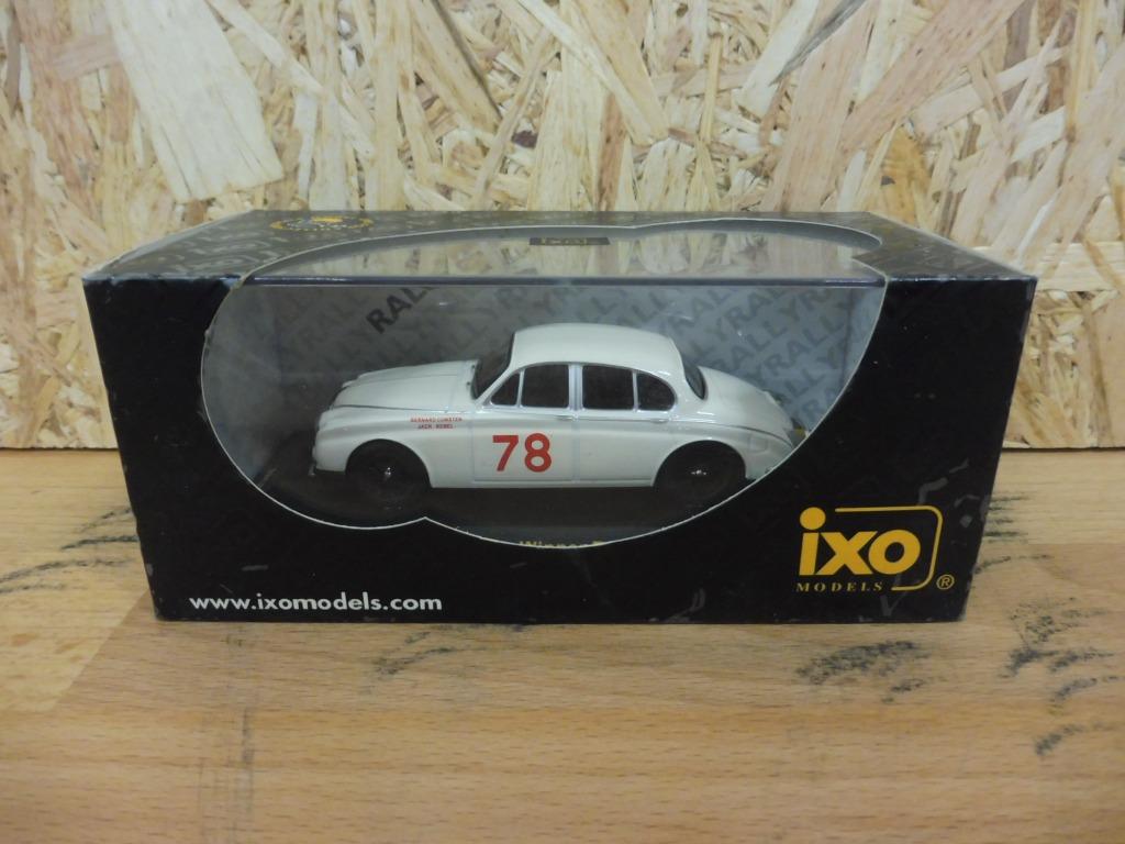 Lot De 4 Miniatures Autos 1/43 IXO - Série Tour De France - Véhicules Renault