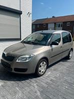Skoda roomster benzine 175000 km, Auto's, Skoda, Voorwielaandrijving, Stof, Zwart, Roomster