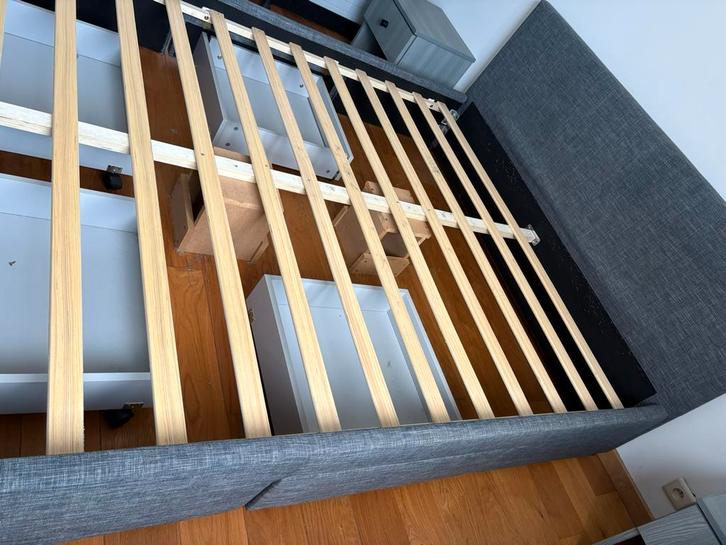 Bed + 2 nachtkastjes, Huis en Inrichting, Slaapkamer | Bedden, Gebruikt, Tweepersoons, 160 cm, 200 cm, Stof, Grijs, Ophalen