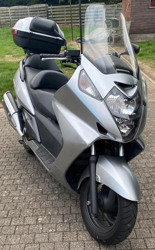 Honda 400cc silverwing 15300km 2007, Motos, Motos | Kawasaki, Particulier, Scooter, 12 à 35 kW, 2 cylindres, Permis Moto A, Enlèvement