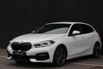 BMW 118i Automaat - SportLine - Alarm - Led - Carplay, Auto's, BMW, 1 Reeks, 1498 cc, Leder en Stof, Wit