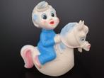 Vintage rubberen pieper kindje op schommelpaard, Antiek en Kunst, Ophalen of Verzenden