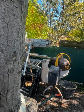Divers matériels entrepreneurs  beschikbaar voor biedingen