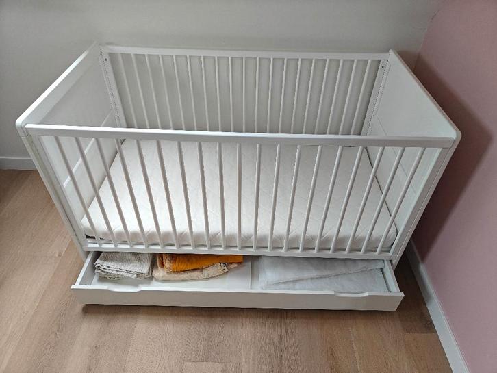 Babybedje 140x70cm, Kinderen en Baby's, Kinderkamer | Bedden, Gebruikt, 140 tot 160 cm, 70 tot 85 cm, Lattenbodem, Matras, Ophalen