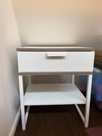 Elegant wit nachtkastje, Ophalen, Minder dan 45 cm, Nieuw, Minder dan 55 cm