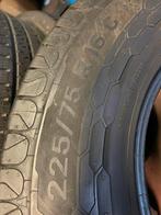 225/75/16c(118/116R) Uniroyal 225/75/16c(118/116r) Uniroyal, Ophalen of Verzenden