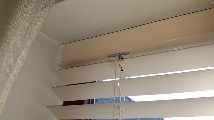 Luxaflex Alu jaloezieën (x2), Huis en Inrichting, Stoffering | Gordijnen en Lamellen, Zo goed als nieuw, 150 tot 200 cm, 200 cm of meer