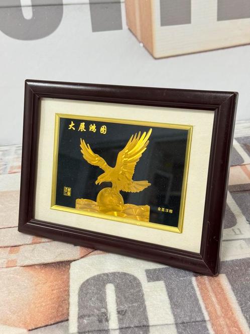Chinees kunstwerk ingelijst gouden adelaar reliëf bladgoud, Antiek en Kunst, Kunst | Niet-Westerse kunst, Ophalen of Verzenden