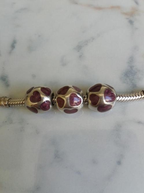 Pandora zilveren bedel purple hearts, Bijoux, Sacs & Beauté, Bracelets à breloques, Pandora, Argent, Enlèvement ou Envoi
