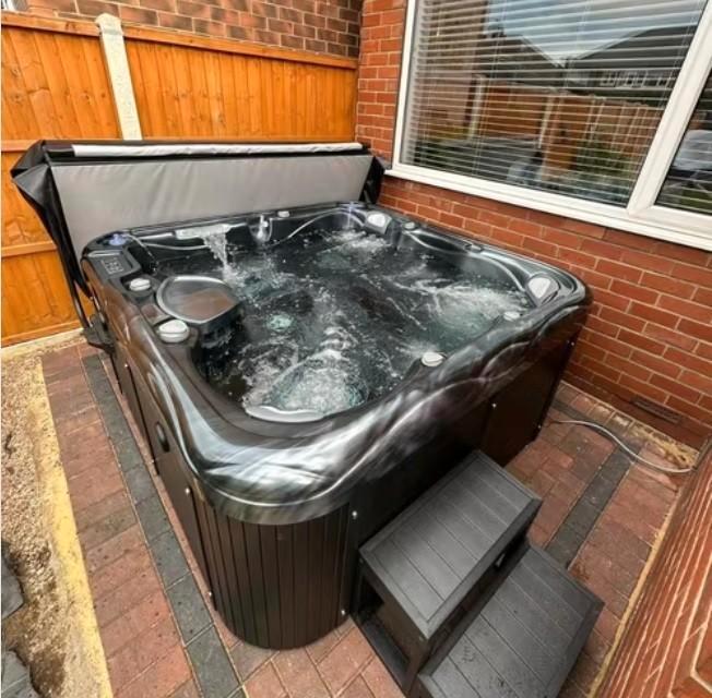 Nieuwe jacuzzi voor 3 tot 4 personen voor 4799€ ipv 8999€, Tuin en Terras, Terrasverwarmers, Nieuw, Ophalen