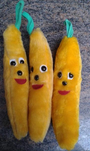 GRATIS - Nieuw - 3 pluche bananen met lus beschikbaar voor biedingen