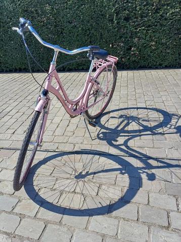 mooie meisjesfiets zo goed als nieuw beschikbaar voor biedingen