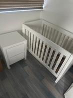 Babybed en nachtkastje, Kinderen en Baby's, Ophalen, Zo goed als nieuw, 140 tot 160 cm, 85 tot 100 cm