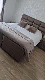 Taupe kleurige boxspring (incl. Nachtkastjes), Ophalen, Bruin, Tweepersoons, Zo goed als nieuw